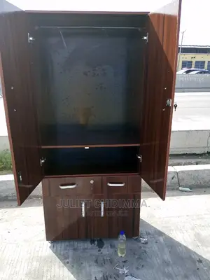 A Quality 32 Inches Wardrobe