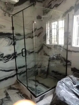 SHOWER CUBICLE (Black Accessories)