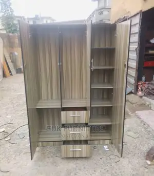 Quality 4 by 6 Wardrobe With Three Doors