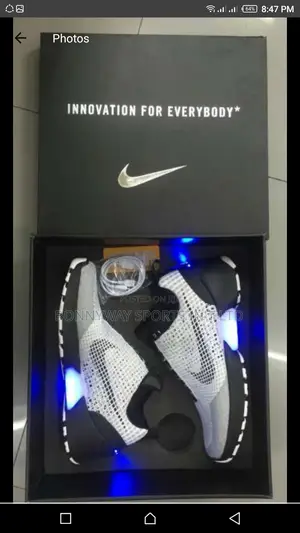 Nike Jugging Made Easier With Nike Jugging Canvas With Caution Light