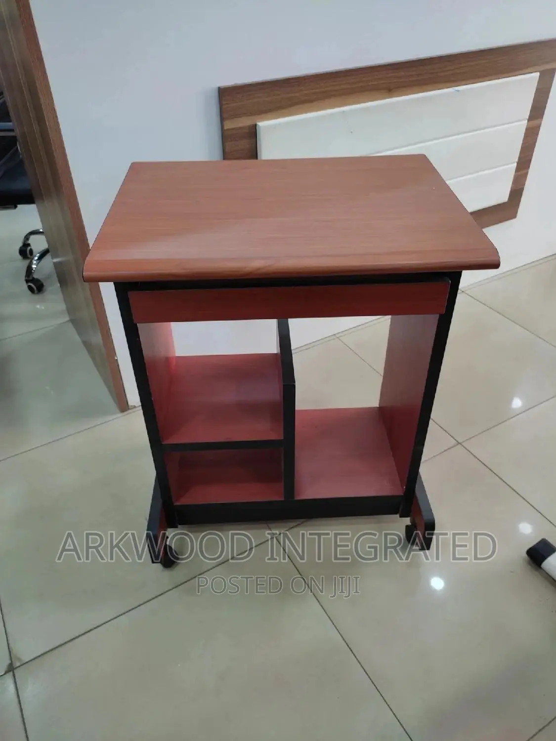 Computer/Desktop Table