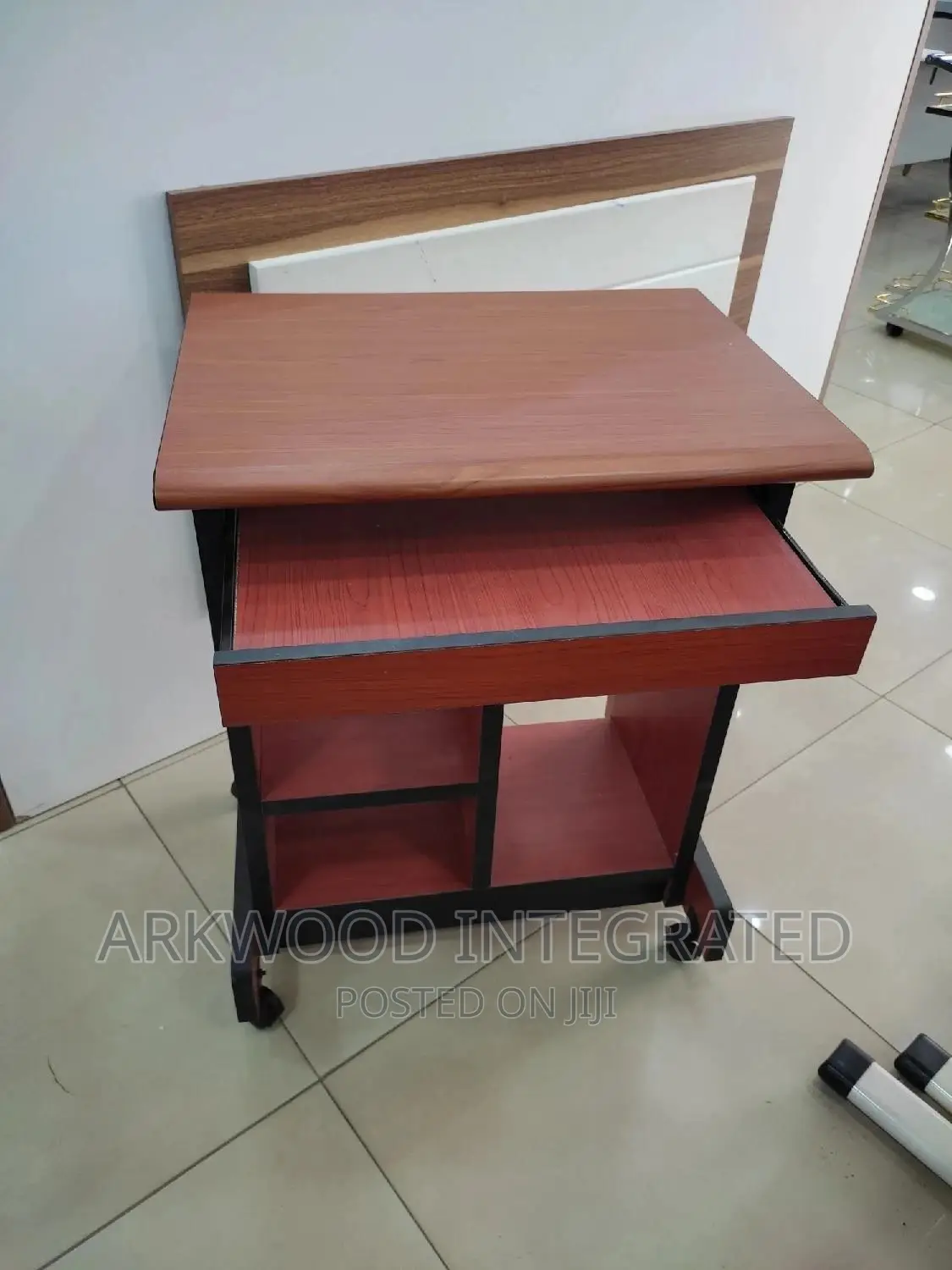 Computer/Desktop Table
