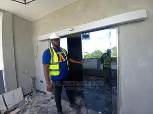 Very Quality Entrance Automatic Sensor Door in Ikeja