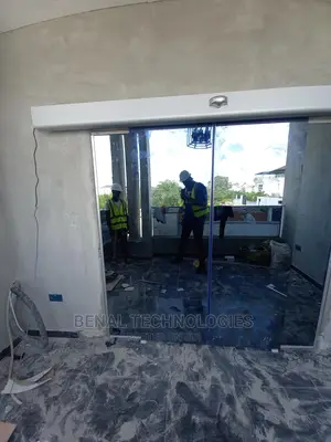Very Quality Entrance Sensor Door In Ikoyi