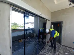 Quality Entrance Automatic Sensor Door in Agege
