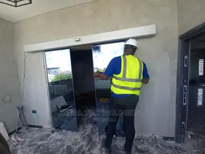Very Quality Entrance Automatic Sensor Door in Apapa