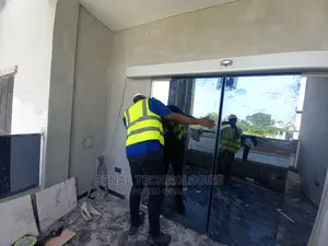 Quality Entrance Automatic Sensor Door in Ejigbo