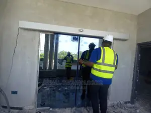 Very Quality Entrance Automatic Sensor Door in Ejigbo