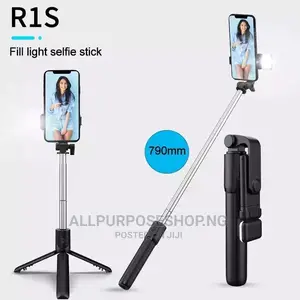 Bluetooth Selfie Stick With Light