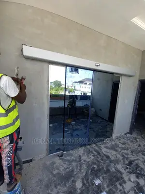 Very Quality Entrance Automatic Sensor Door in Oluyole