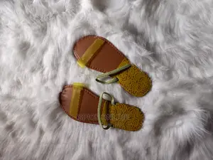 LU; Unique Footwears