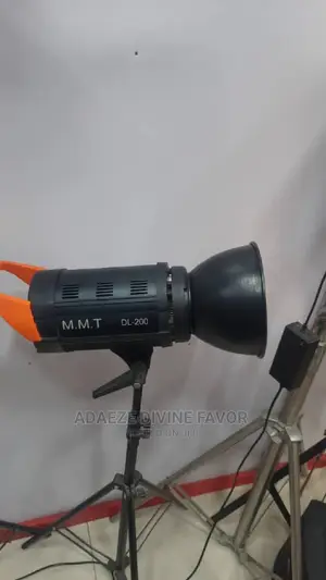 M.M.T DL-200 Studio Light Stand