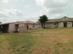 6bdrm Bungalow in Agodi Gra for Sale