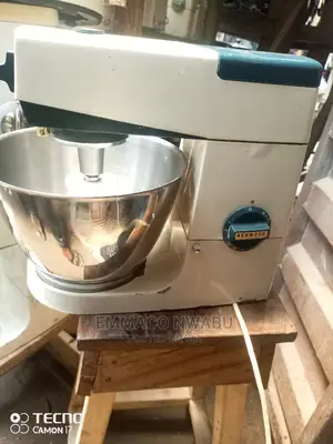 Kenwood Chef 5litres Stand Mixer, Stainless Steel Bowl.