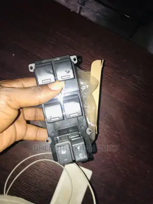 Pressing Button 2013 Honda CR-V