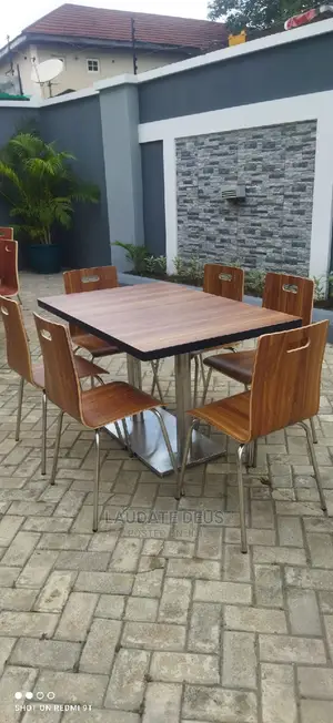 Wooden Dining Table With 6 Seaters