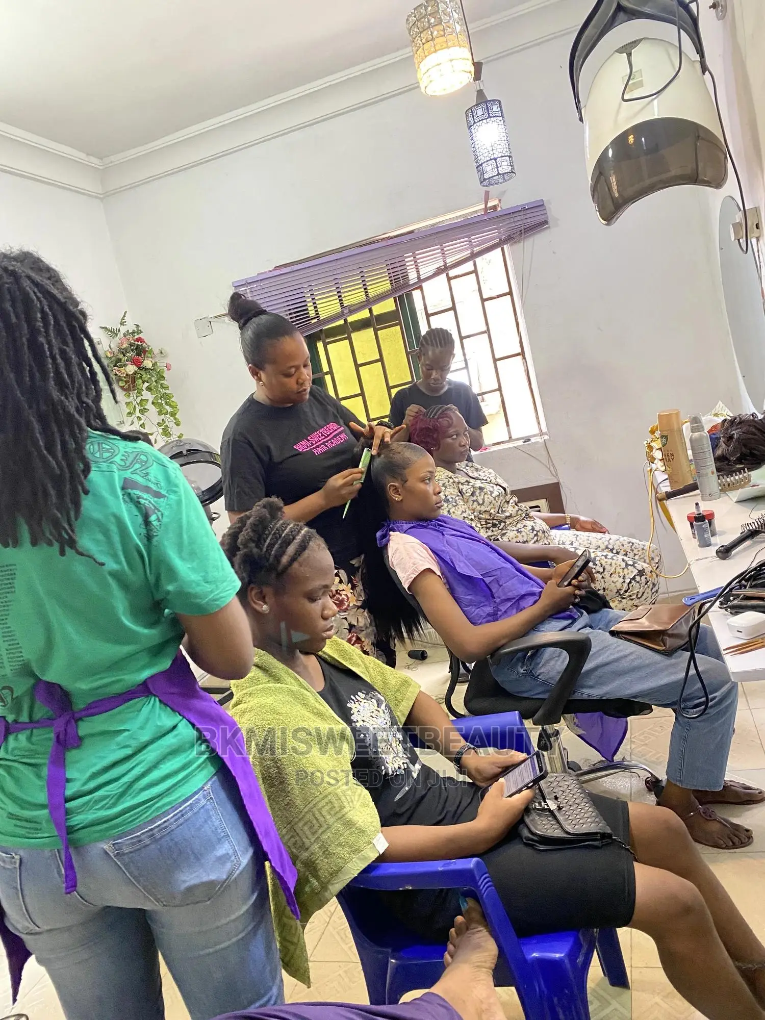 Comprehensive Hairdressing Training Includes Microlinks