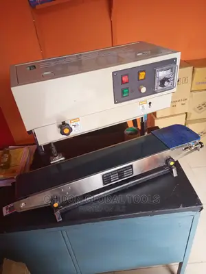 Sealing Machine Continues Band Sealing