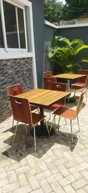 4 Seater Wooden Table for Restaurant/ Bar