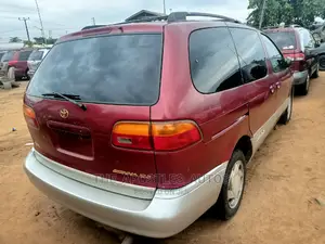 Toyota Sienna XLE & 1 hatch 2000 Red