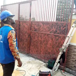 Solar Gate Powered by Renewable Power