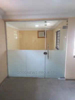 Frameless Half Frosted Glass Partition