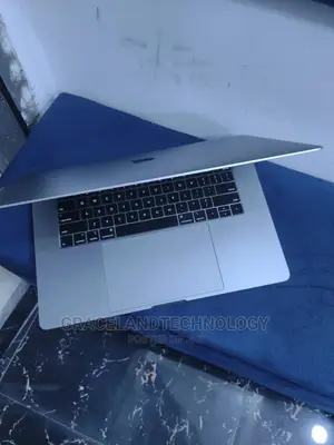 Laptop Apple MacBook Pro 2017 16GB Intel Core I7 SSD 512GB