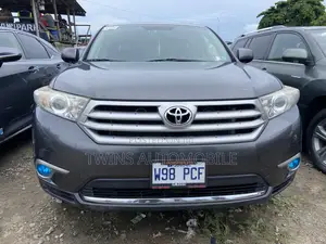 Toyota Highlander Limited 2012 Gray