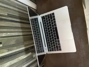 Laptop Apple MacBook Pro 2017 8GB Intel Core I5 SSD 256GB