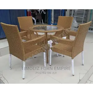 Rattan Dining Table With 4 Chairs/Outdoor Furniture.