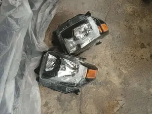 Headlamp Toyota Tundra 2014-2019 Dark