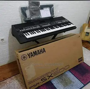 Yamaha Keyboard Psrsx600 With Original Adapter Pa300c