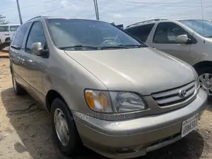 Toyota Sienna 2003 Gold