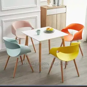 Classic 4 Seaters Dining Table With 4 Chairs