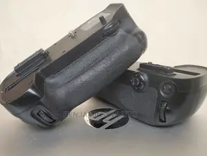 Battery Grip for Nikon D7100 and D7200 Cameras.