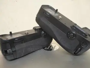 Battery Grip for Nikon D7100 and D7200 Cameras.
