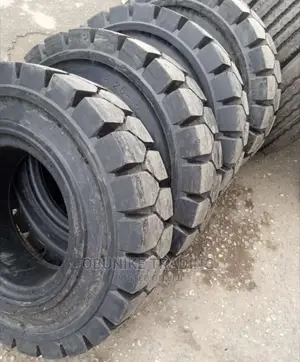 8.25-15 Solid Tyre.