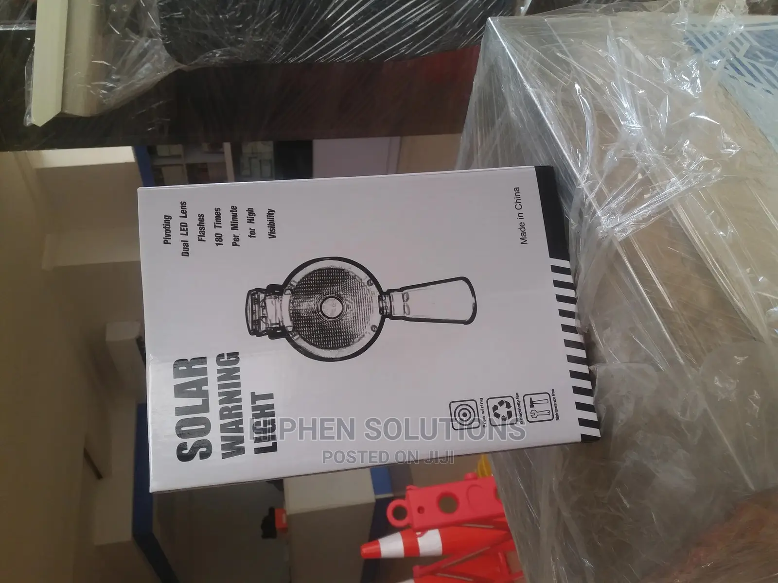 Scratch Resistant Solar Traffic Cone Light