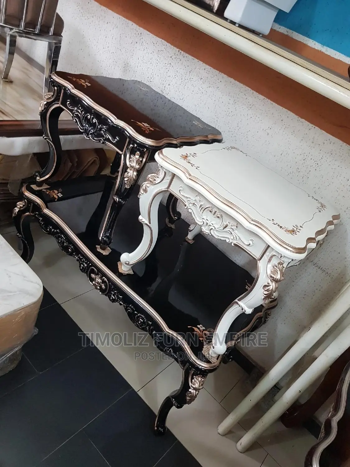 Royal Design Centre Table With Two Side Stools