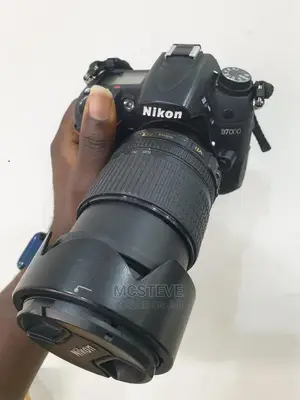 Nikon D7000 Professional Camera With 18 - 105mm Lens