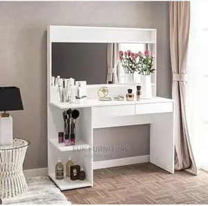 Dresser Table With Mirror
