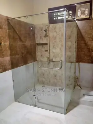 Plain Hing Shower Cubicle