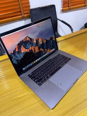 Laptop Apple MacBook Pro 2018 16GB Intel Core i7 SSD 512GB