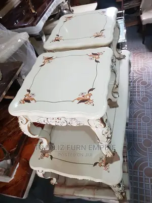 Classic Royal Design Centre Table With 2 Side Stools.