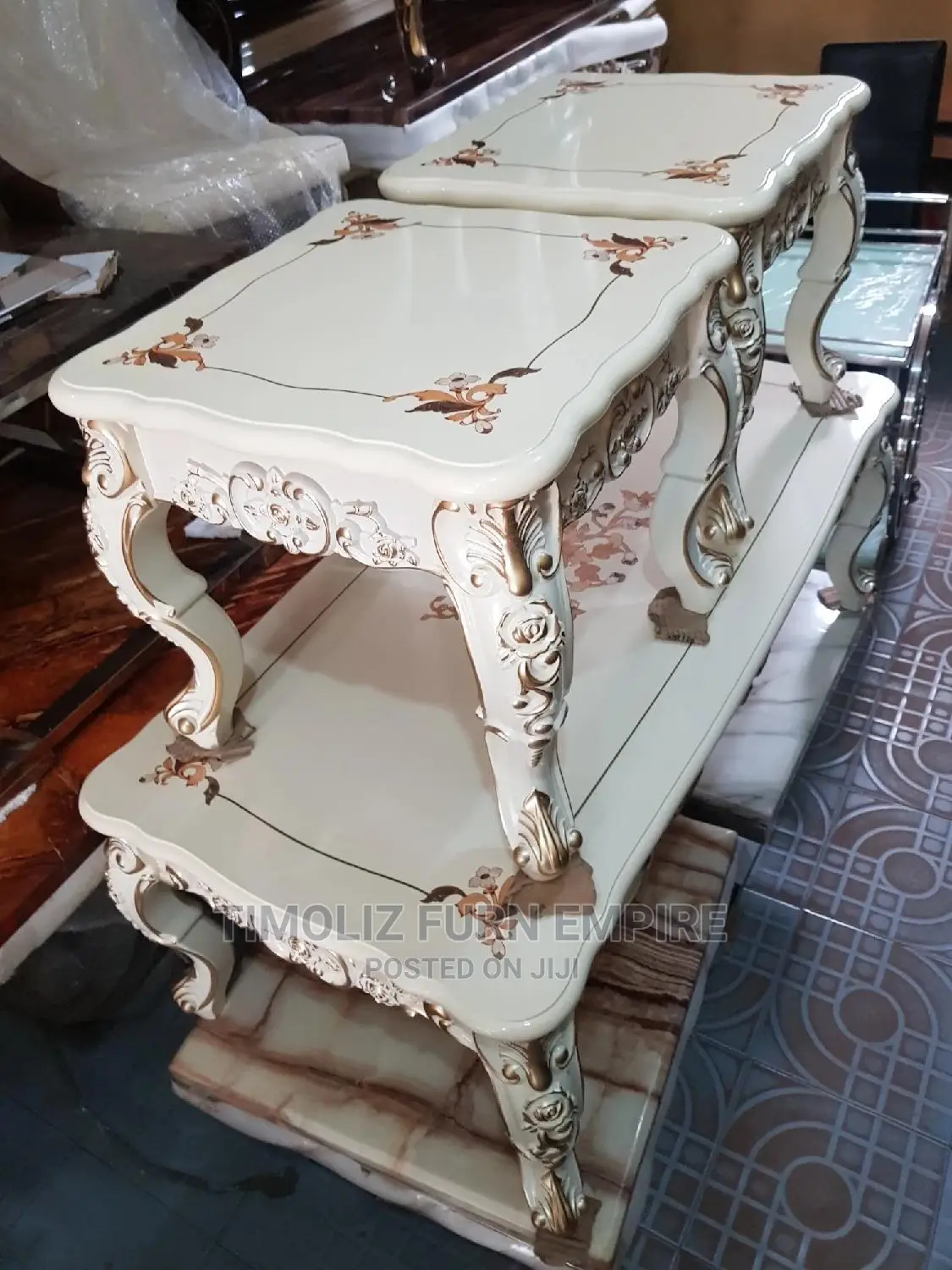 Classic Royal Centre Table With Two Side Stools