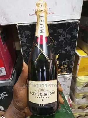 Moet Chandon Brut by 12 Bottles