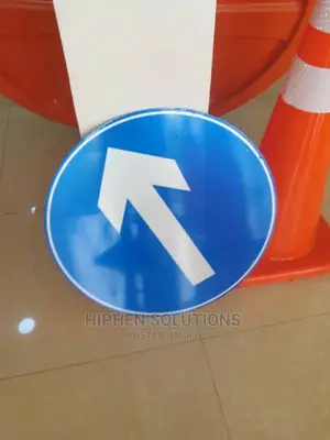 Straight Direction Safety Sign