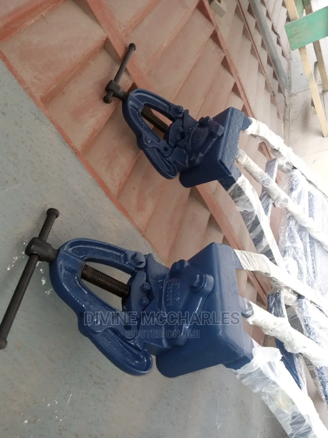 21⁄2" Record Plumping Standing Vice