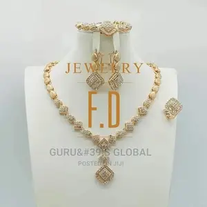 Topnotch Necklace