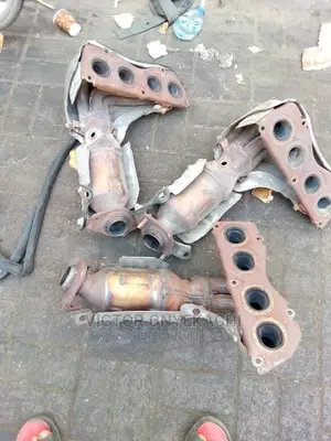 Engine Catalyst Toyota RAV4 2015 4 Plug